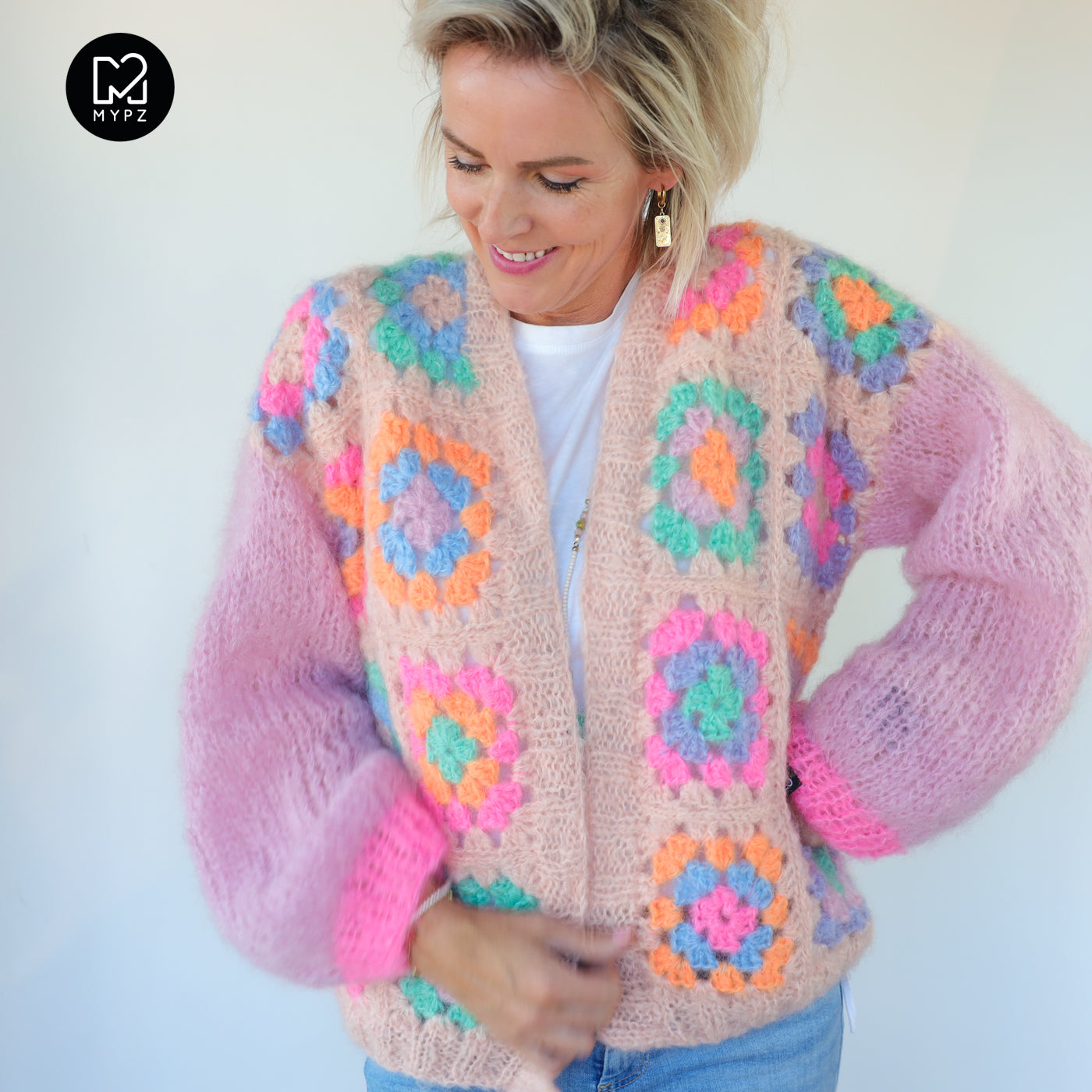 Häkelanleitung - MYPZ Granny square bomber cardigan Off White (ENG-NL-DE-ES)