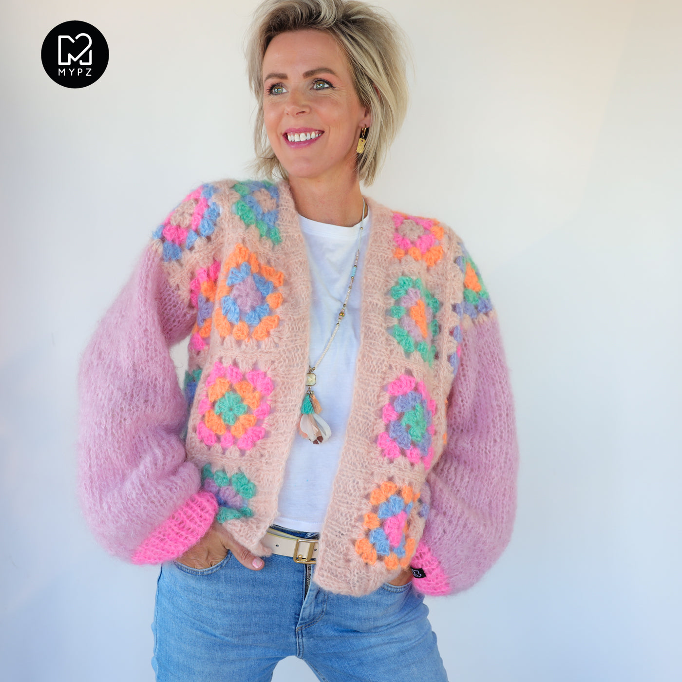 Häkelanleitung - MYPZ Granny square bomber cardigan Off White (ENG-NL-DE-ES)