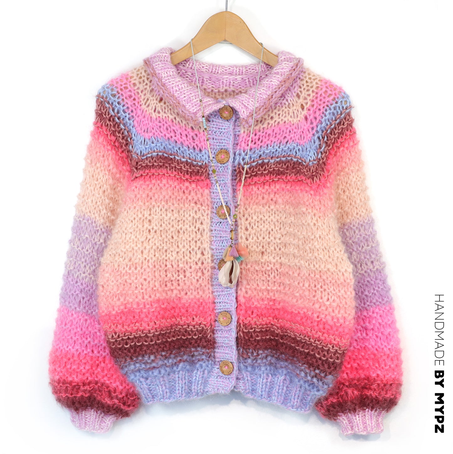 Strickanleitung – MYPZ top-down bomber cardigan Blush en Rouge No10 (ENG-NL-DE)